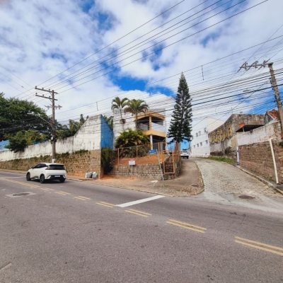 Predio com 422m², 8 garagens, no bairro Estreito em Florianópolis