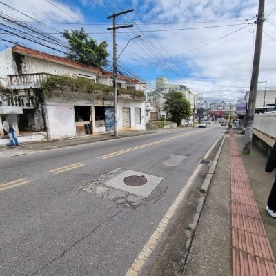Predio com 422m², 8 garagens, no bairro Estreito em Florianópolis