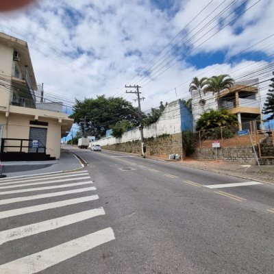 Predio com 422m², 8 garagens, no bairro Estreito em Florianópolis