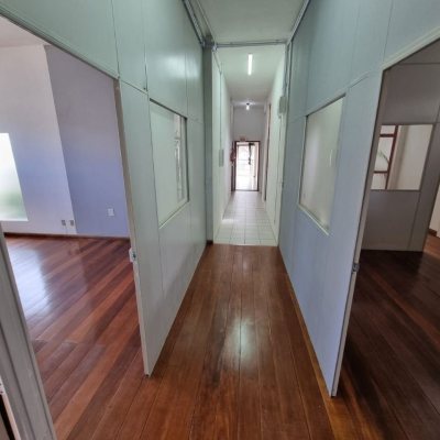 Predio com 422m², 8 garagens, no bairro Estreito em Florianópolis