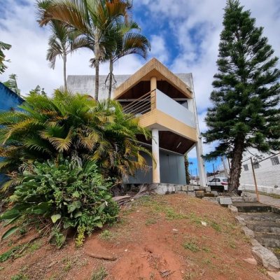 Predio com 422m², 8 garagens, no bairro Estreito em Florianópolis