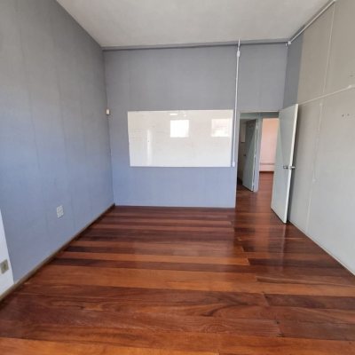 Predio com 422m², 8 garagens, no bairro Estreito em Florianópolis