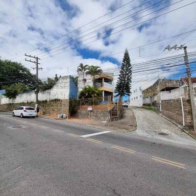 Predio com 422m², 8 garagens, no bairro Estreito em Florianópolis