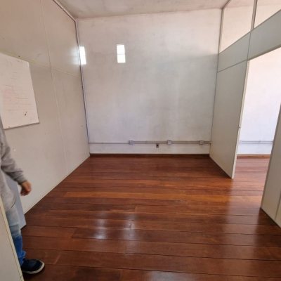 Predio com 422m², 8 garagens, no bairro Estreito em Florianópolis