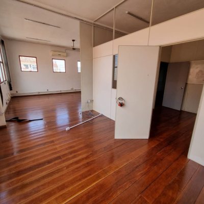 Predio com 422m², 8 garagens, no bairro Estreito em Florianópolis