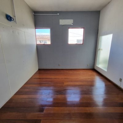 Predio com 422m², 8 garagens, no bairro Estreito em Florianópolis