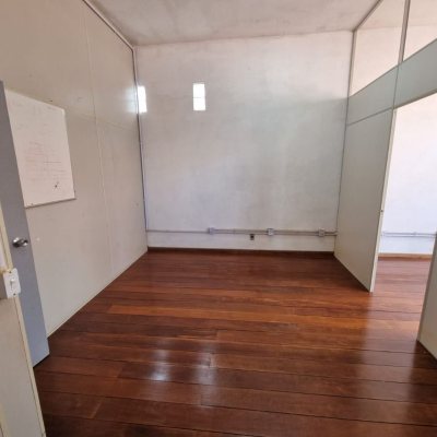 Predio com 422m², 8 garagens, no bairro Estreito em Florianópolis