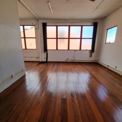 Predio com 422m², 8 garagens, no bairro Estreito em Florianópolis