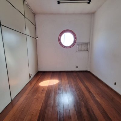 Predio com 422m², 8 garagens, no bairro Estreito em Florianópolis