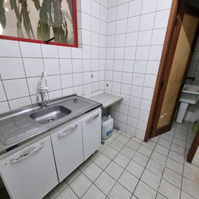 Predio com 422m², 8 garagens, no bairro Estreito em Florianópolis