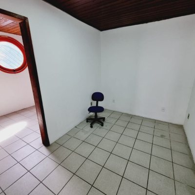 Predio com 422m², 8 garagens, no bairro Estreito em Florianópolis