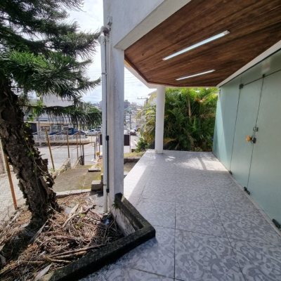 Predio com 422m², 8 garagens, no bairro Estreito em Florianópolis