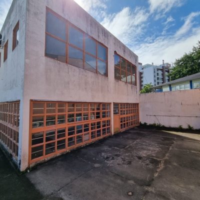 Predio com 422m², 8 garagens, no bairro Estreito em Florianópolis