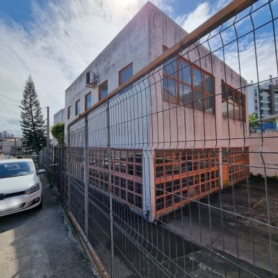 Predio com 422m², 8 garagens, no bairro Estreito em Florianópolis