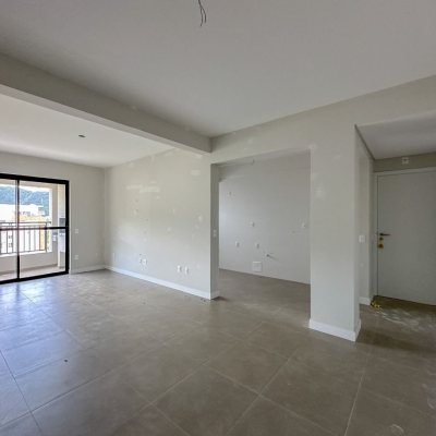 Apartamentos com 98m², 3 quartos, 1 suíte, 2 garagens, no bairro Saco Grande em Florianópolis