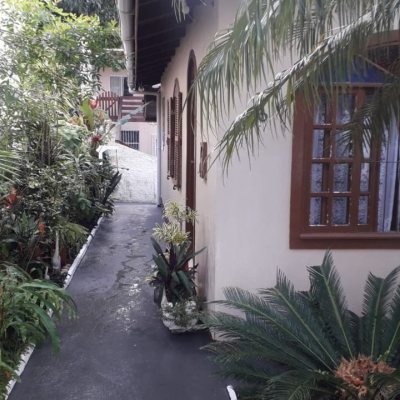 Terreno Comercial/Residencial com 300m², no bairro Trindade em Florianópolis