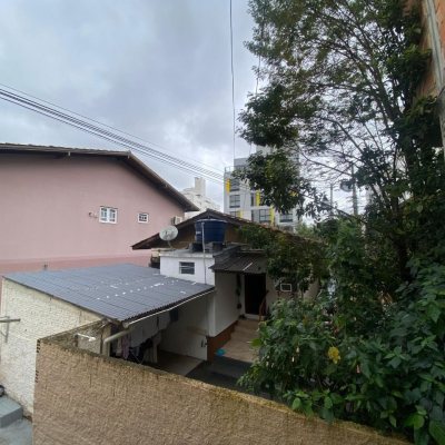 Terreno Comercial/Residencial com 300m², no bairro Trindade em Florianópolis