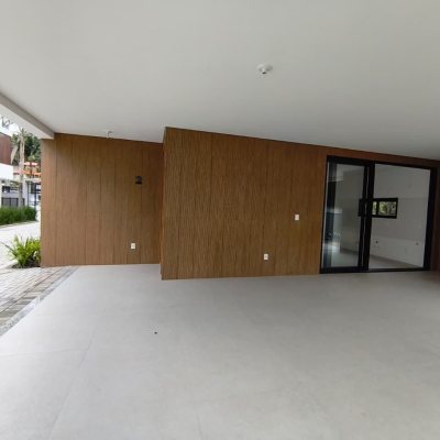 Casa em Condomínio com 230m², 3 quartos, 3 suítes, 2 garagens, no bairro Cacupé em Florianópolis
