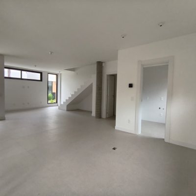 Casa em Condomínio com 230m², 3 quartos, 3 suítes, 2 garagens, no bairro Cacupé em Florianópolis