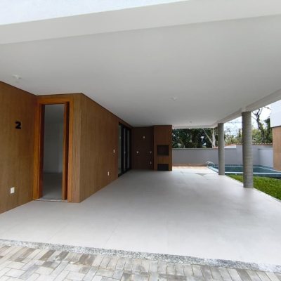 Casa em Condomínio com 230m², 3 quartos, 3 suítes, 2 garagens, no bairro Cacupé em Florianópolis