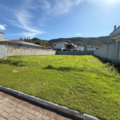 Terrenos Residenciais com 400m², no bairro Ratones em Florianópolis