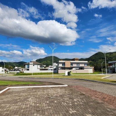Terrenos Residenciais com 400m², no bairro Ratones em Florianópolis