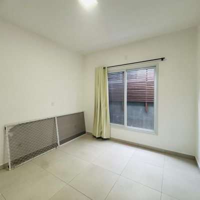 Casa Residencial com 80m², 2 quartos, 2 garagens, no bairro Ribeirão Da Ilha em Florianópolis