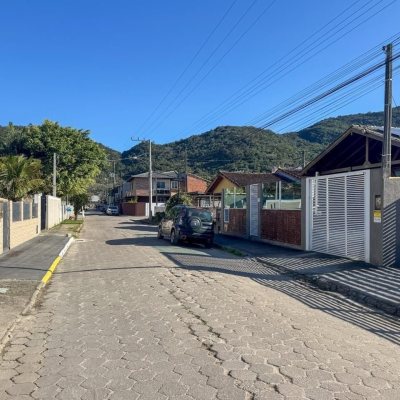 Casa Residencial com 80m², 2 quartos, 2 garagens, no bairro Ribeirão Da Ilha em Florianópolis