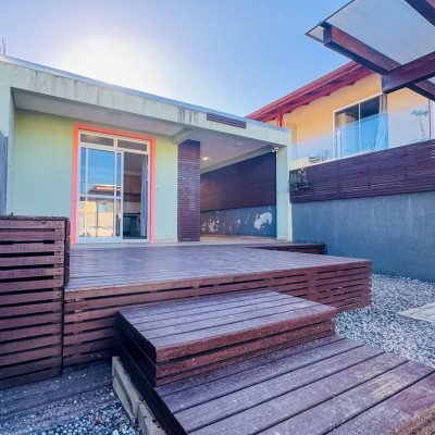 Casa Residencial com 80m², 2 quartos, 2 garagens, no bairro Ribeirão Da Ilha em Florianópolis