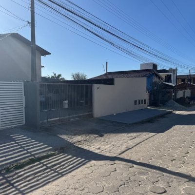 Casa Residencial com 80m², 2 quartos, 2 garagens, no bairro Ribeirão Da Ilha em Florianópolis
