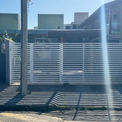 Casa Residencial com 80m², 2 quartos, 2 garagens, no bairro Ribeirão Da Ilha em Florianópolis