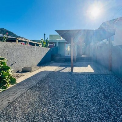 Casa Residencial com 80m², 2 quartos, 2 garagens, no bairro Ribeirão Da Ilha em Florianópolis