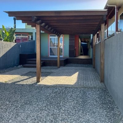 Casa Residencial com 80m², 2 quartos, 2 garagens, no bairro Ribeirão Da Ilha em Florianópolis
