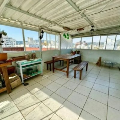 Cobertura com 68m², 2 quartos, 1 suíte, 1 garagem, no bairro Carvoeira em Florianópolis