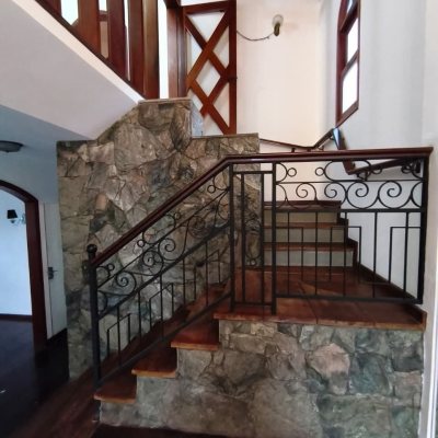 Casa Residencial com 380m², 6 quartos, 2 suítes, 6 garagens, no bairro João Paulo em Florianópolis