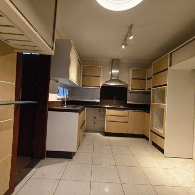 Casa Residencial com 380m², 6 quartos, 2 suítes, 6 garagens, no bairro João Paulo em Florianópolis