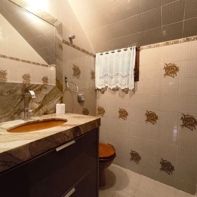 Casa Residencial com 380m², 6 quartos, 2 suítes, 6 garagens, no bairro João Paulo em Florianópolis