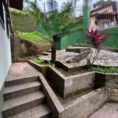 Casa Residencial com 380m², 6 quartos, 2 suítes, 6 garagens, no bairro João Paulo em Florianópolis