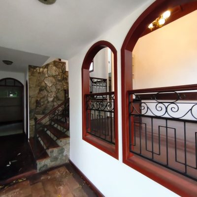 Casa Residencial com 380m², 6 quartos, 2 suítes, 6 garagens, no bairro João Paulo em Florianópolis