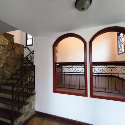 Casa Residencial com 380m², 6 quartos, 2 suítes, 6 garagens, no bairro João Paulo em Florianópolis