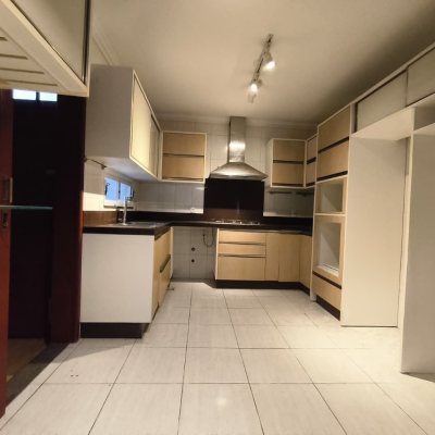 Casa Residencial com 380m², 6 quartos, 2 suítes, 6 garagens, no bairro João Paulo em Florianópolis