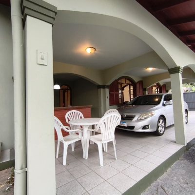 Casa Residencial com 380m², 6 quartos, 2 suítes, 6 garagens, no bairro João Paulo em Florianópolis