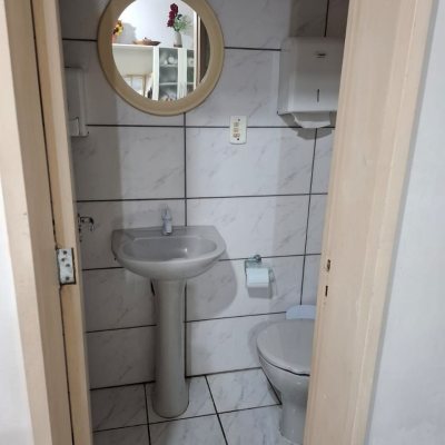 Sala com 27m², no bairro Centro em Florianópolis