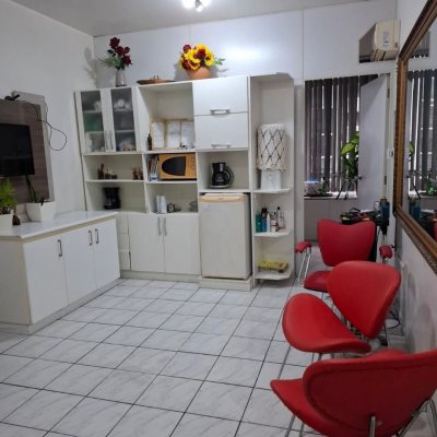 Sala com 27m², no bairro Centro em Florianópolis
