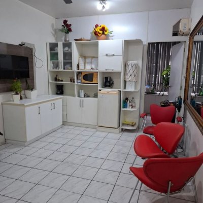 Sala com 27m², no bairro Centro em Florianópolis
