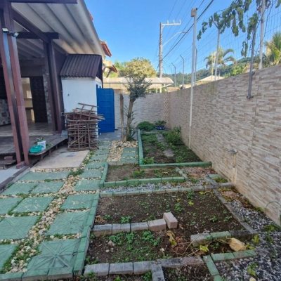 Casa Residencial com 367m², 4 quartos, 1 garagem, no bairro Canasvieiras em Florianópolis