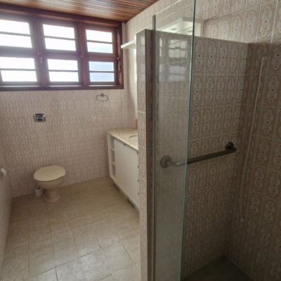 Casa Residencial com 367m², 4 quartos, 1 garagem, no bairro Canasvieiras em Florianópolis