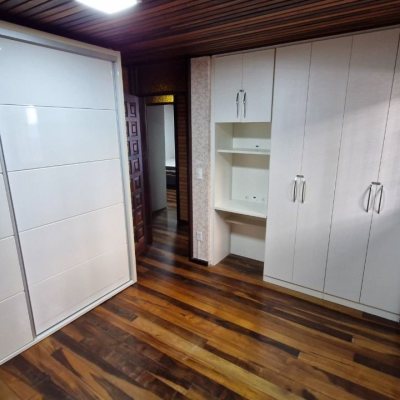 Casa Residencial com 367m², 4 quartos, 1 garagem, no bairro Canasvieiras em Florianópolis