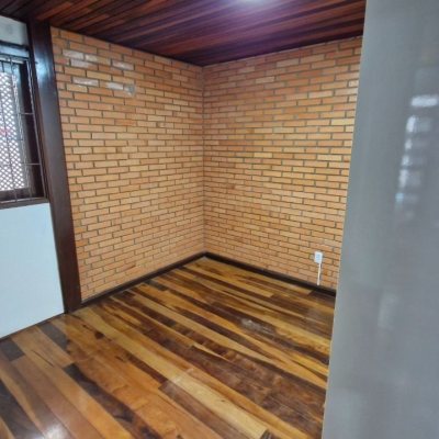 Casa Residencial com 367m², 4 quartos, 1 garagem, no bairro Canasvieiras em Florianópolis