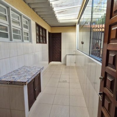 Casa Residencial com 367m², 4 quartos, 1 garagem, no bairro Canasvieiras em Florianópolis